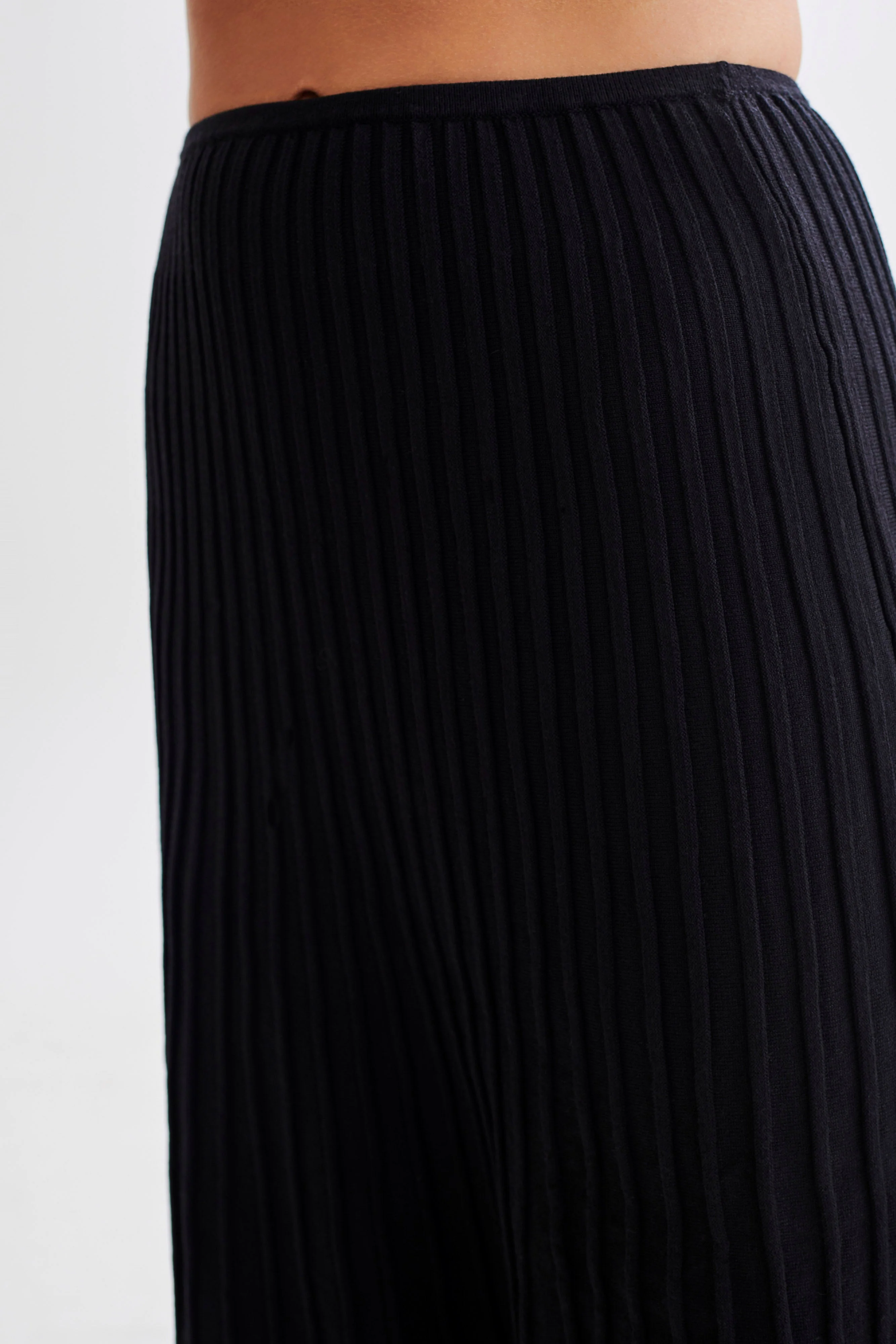 MESHKI Jolene Contrast Rib Knit Midi Skirt - Black